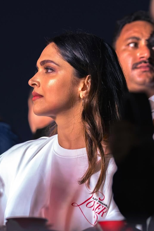 Deepika-Padukone-5.jpg 6