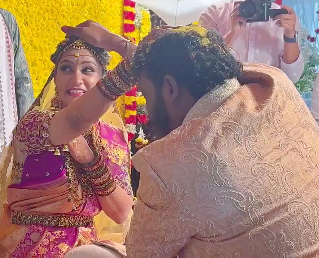 Director_20Sandeep_20Raj_20and_20actress_20Chadini_20get_20wedding_20photos_20goes_20viral_5.jpg 9