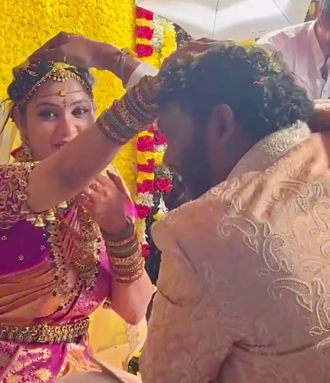 Director_20Sandeep_20Raj_20and_20actress_20Chadini_20get_20wedding_20photos_20goes_20viral_7.jpg 11