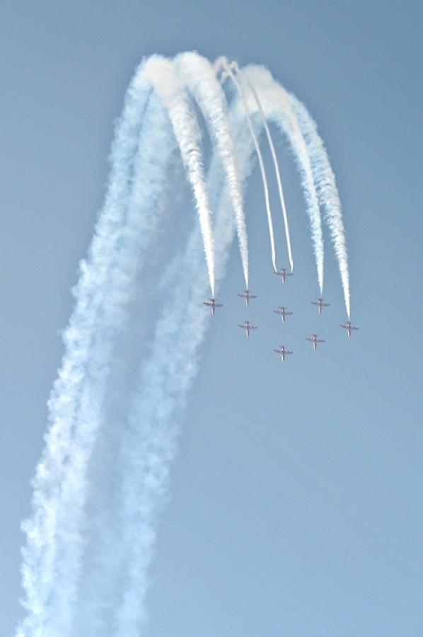 Hyderabad_20Airshow_20IAF_E2_80_99s_20Suryakiran_20Team_20To_20Dazzle_20Skies_20With_20Air_20Show__20_2810_29.jpg 10