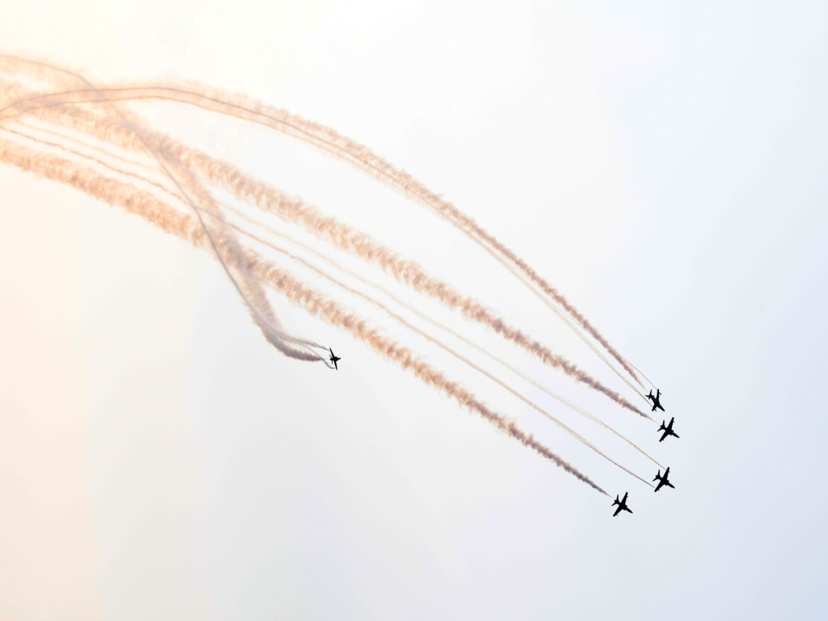 Hyderabad_20Airshow_20IAF_E2_80_99s_20Suryakiran_20Team_20To_20Dazzle_20Skies_20With_20Air_20Show__20_2813_29.jpg 13