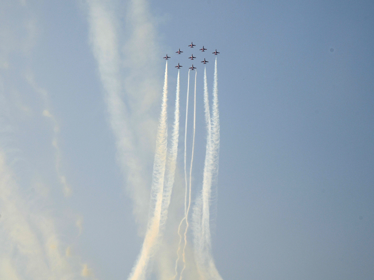 Hyderabad_20Airshow_20IAF_E2_80_99s_20Suryakiran_20Team_20To_20Dazzle_20Skies_20With_20Air_20Show__20_2817_29.jpg 17