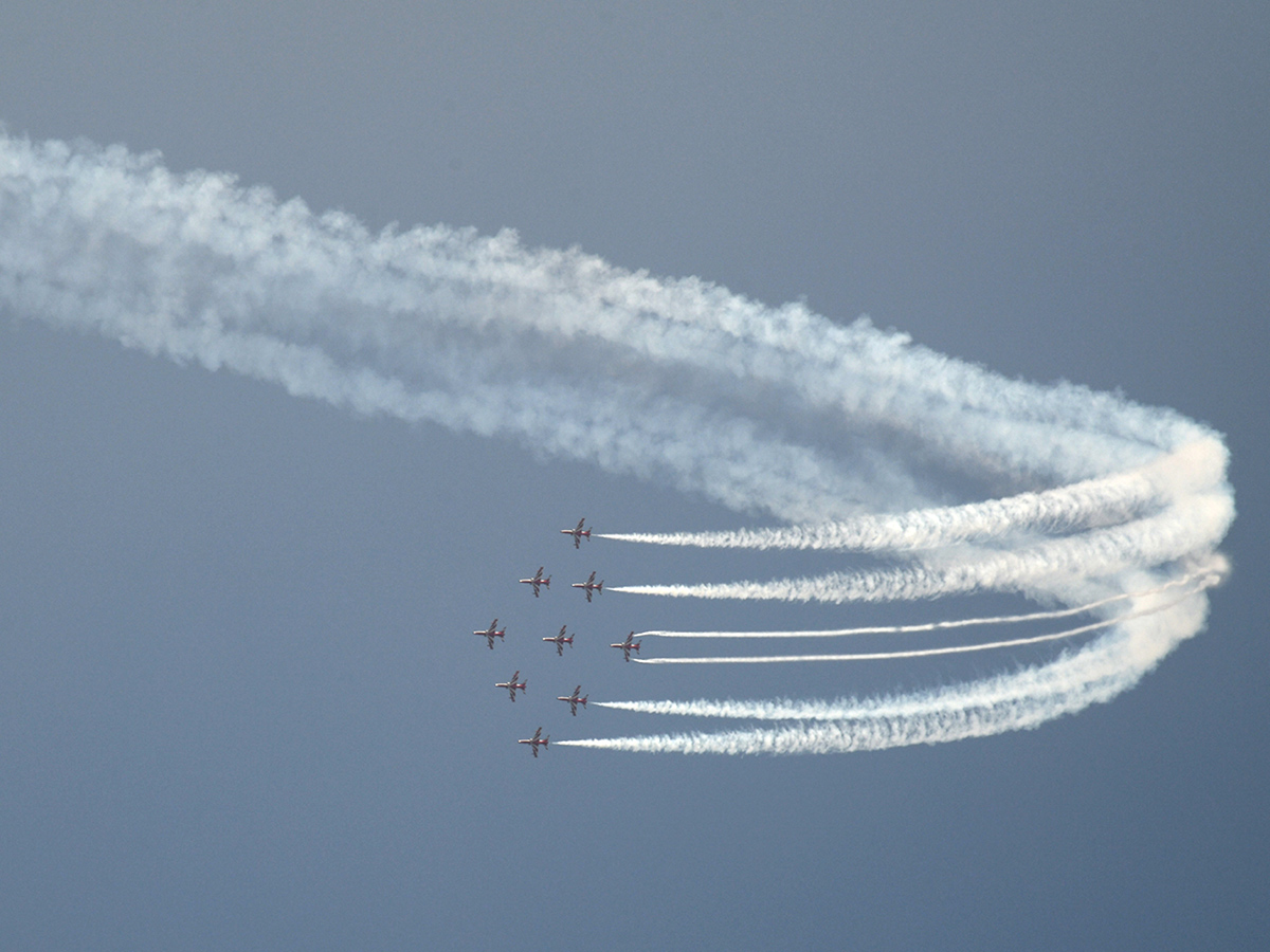 Hyderabad_20Airshow_20IAF_E2_80_99s_20Suryakiran_20Team_20To_20Dazzle_20Skies_20With_20Air_20Show__20_2818_29.jpg 18