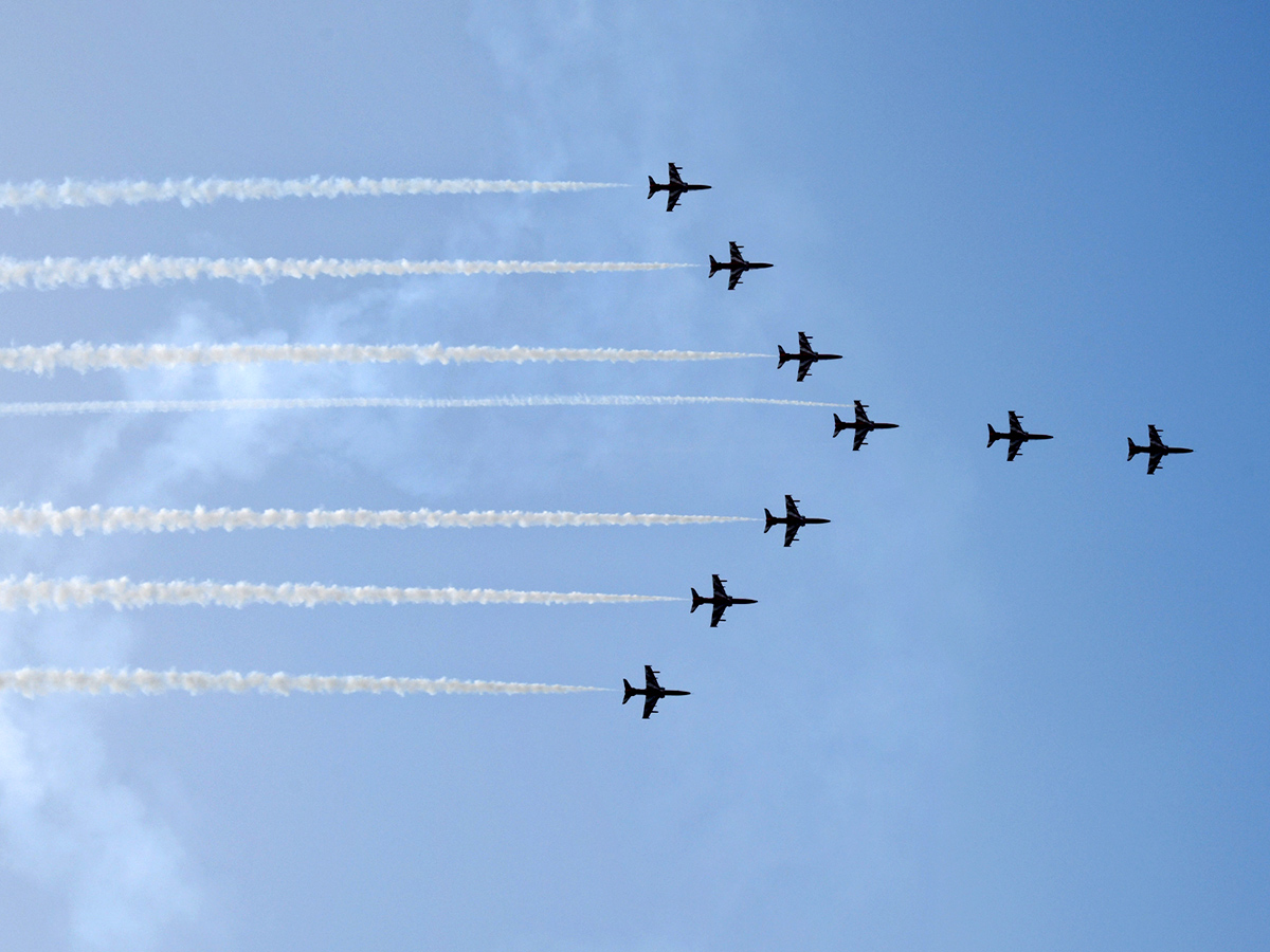 Hyderabad_20Airshow_20IAF_E2_80_99s_20Suryakiran_20Team_20To_20Dazzle_20Skies_20With_20Air_20Show__20_2823_29.jpg 23