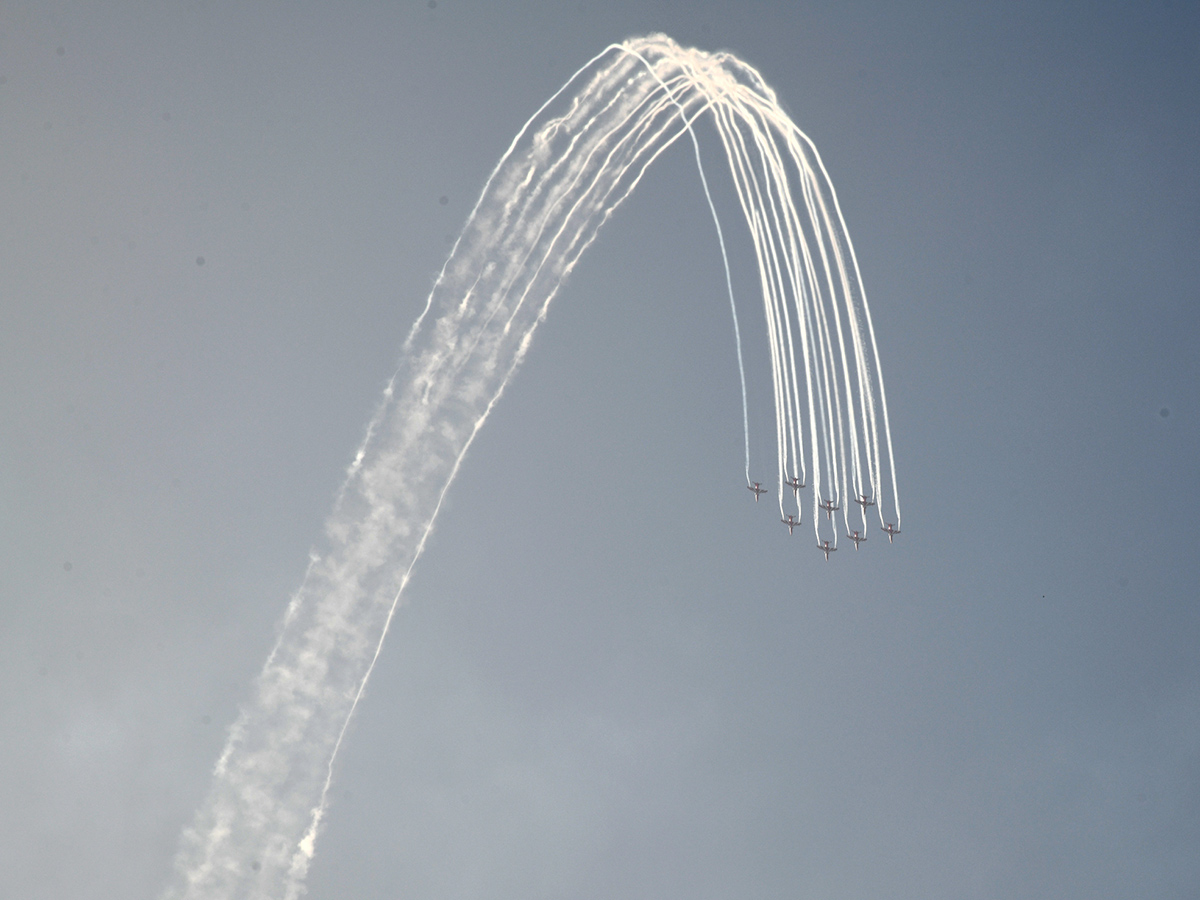 Hyderabad_20Airshow_20IAF_E2_80_99s_20Suryakiran_20Team_20To_20Dazzle_20Skies_20With_20Air_20Show__20_2824_29.jpg 24