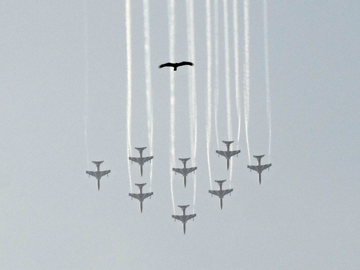 Hyderabad_20Airshow_20IAF_E2_80_99s_20Suryakiran_20Team_20To_20Dazzle_20Skies_20With_20Air_20Show__20_2825_29.jpg 25