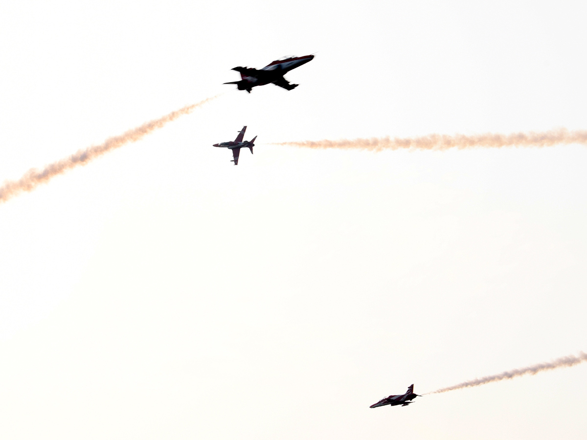 Hyderabad_20Airshow_20IAF_E2_80_99s_20Suryakiran_20Team_20To_20Dazzle_20Skies_20With_20Air_20Show__20_2828_29.jpg 28