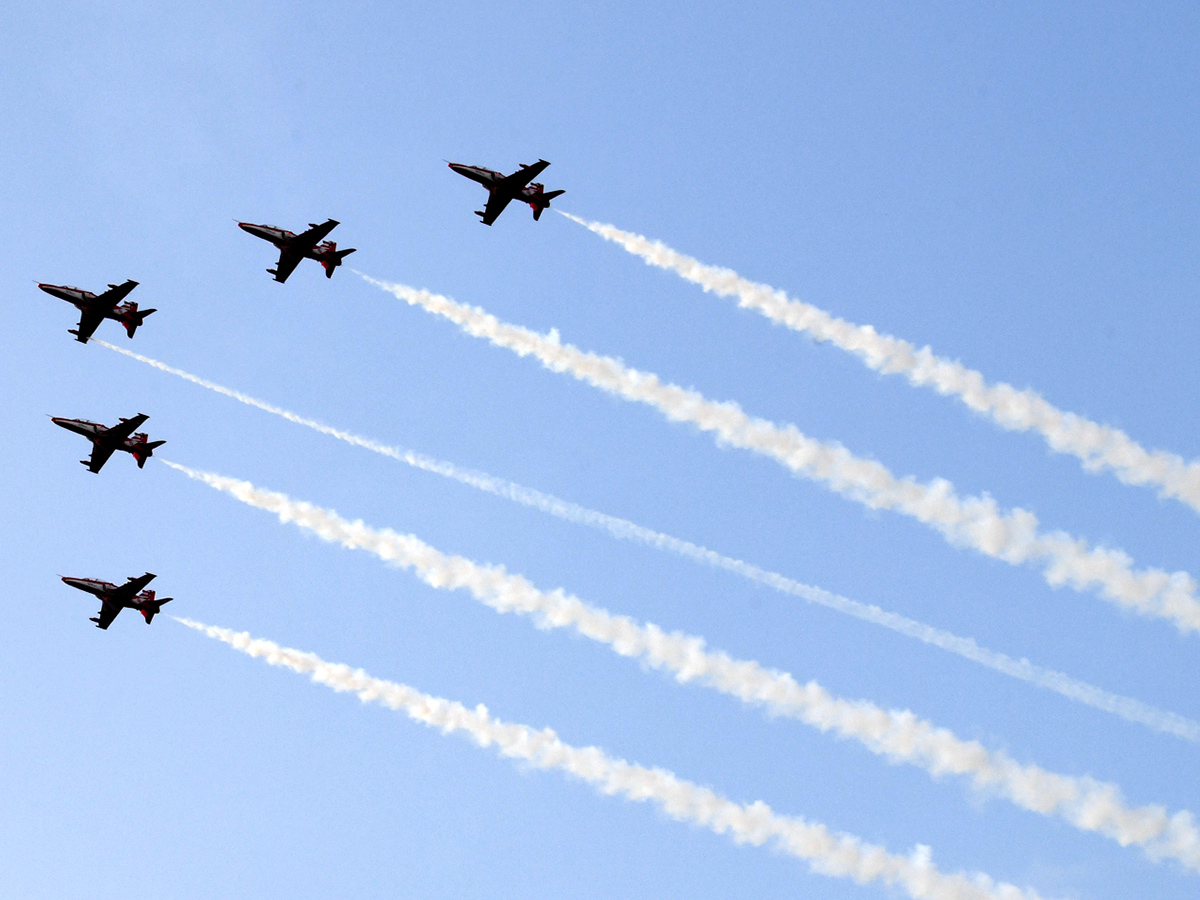 Hyderabad_20Airshow_20IAF_E2_80_99s_20Suryakiran_20Team_20To_20Dazzle_20Skies_20With_20Air_20Show__20_2830_29.jpg 30