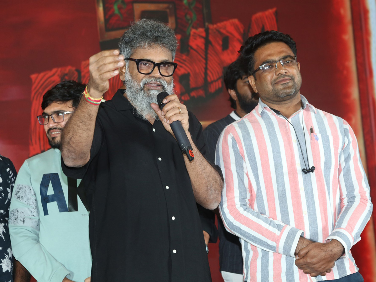 Pushpa_202_20Blockbuster_20Success_20Press_20Meet_20Photos_20_2812_29.jpg 12
