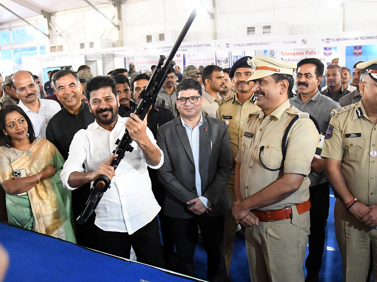 Telangana_20Home_20Ministry_20Done_20Prajapalana_20Vijayotsavam_20AT_20HMDA_20Grounds_15.jpg 13