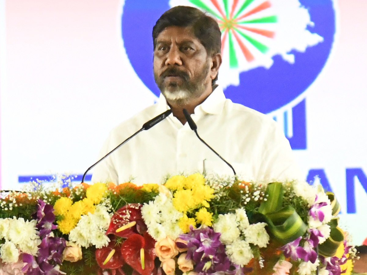 Telangana_20Home_20Ministry_20Done_20Prajapalana_20Vijayotsavam_20AT_20HMDA_20Grounds_42.jpg 36