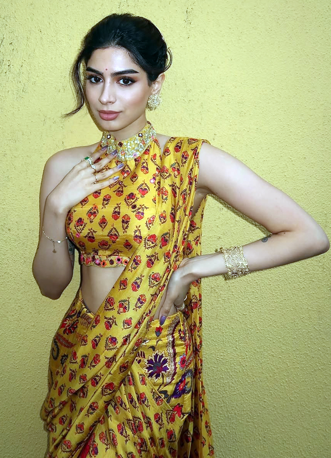 Kushi_20kapoor_20haldi_20cermeony10.jpg 11