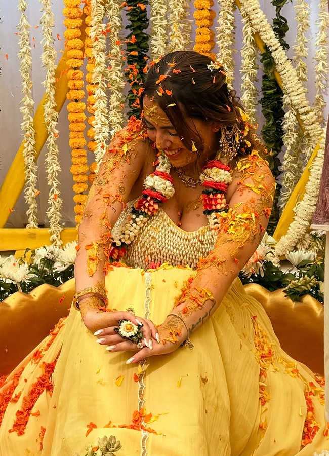 Kushi_20kapoor_20haldi_20cermeony12.jpg 12