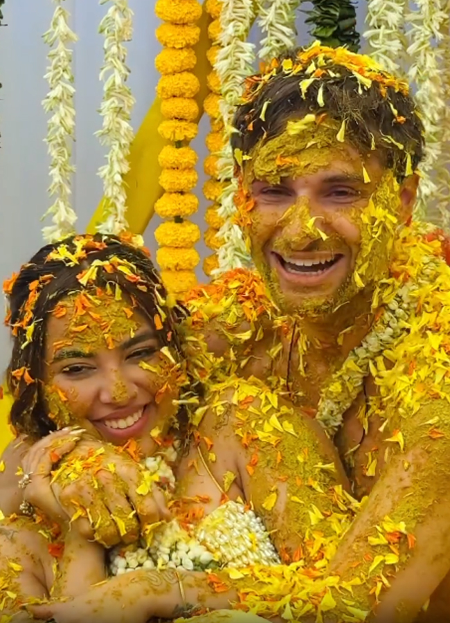 Kushi_20kapoor_20haldi_20cermeony13.jpg 13