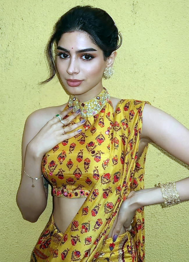 Kushi_20kapoor_20haldi_20cermeony14.jpg 14