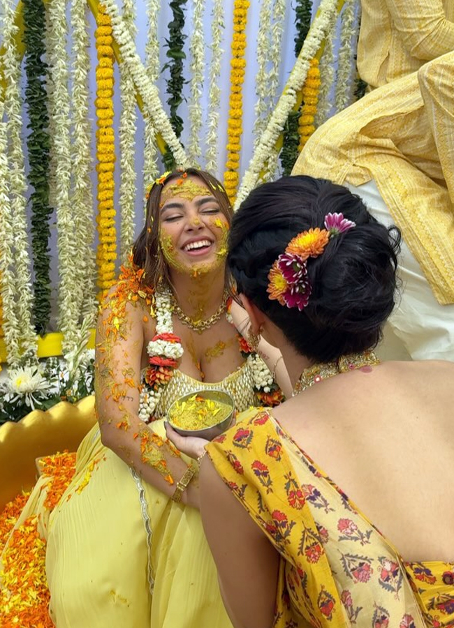 Kushi_20kapoor_20haldi_20cermeony4.jpg 5