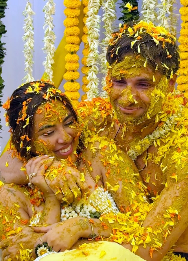 Kushi_20kapoor_20haldi_20cermeony7.jpg 8