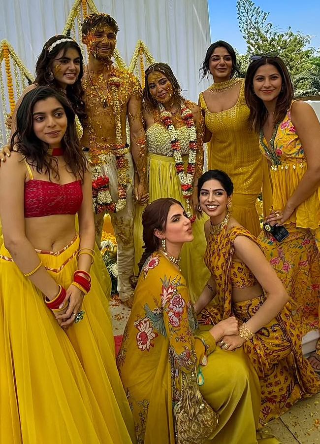 Kushi_20kapoor_20haldi_20cermeony9.jpg 10