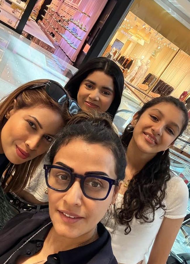 Sitara_20in_20dubai2.jpg 3