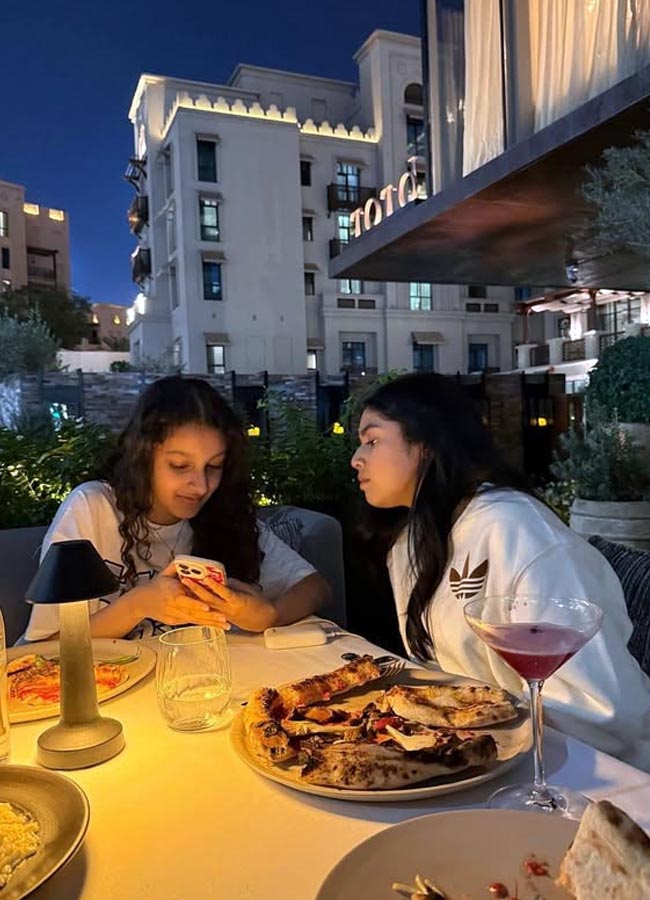 Sitara_20in_20dubai8.jpg 9