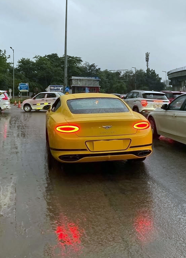 Zomato_20Ceo_20cars10.jpg 11