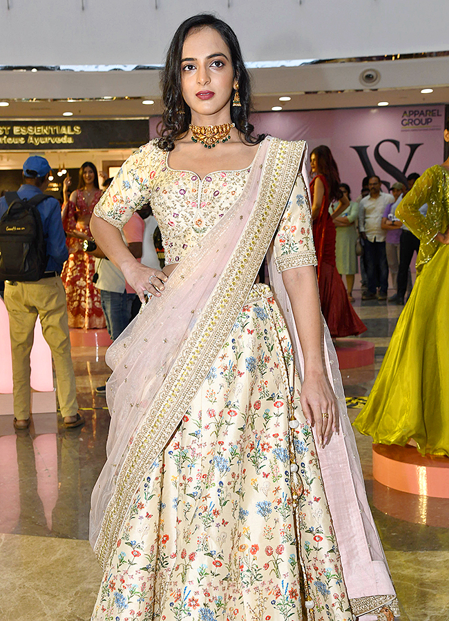 Hyderabad_20Models_20shine_20at_20ethnic_20fashion_20show_20photos__20_288_29_0.jpg 7