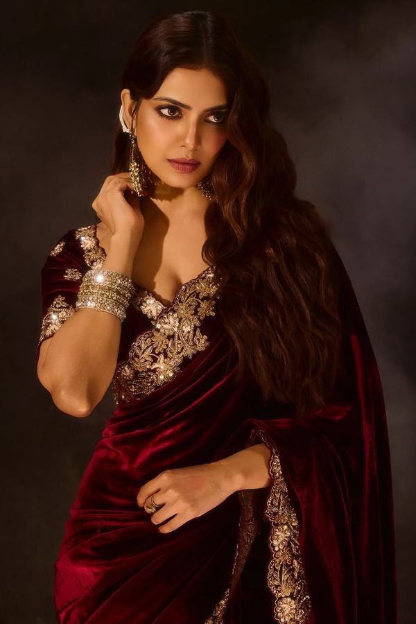 Malavika-Mohanan-3.jpg 4