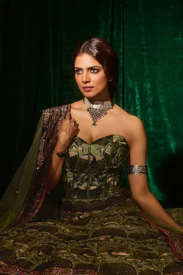 Malavika-Mohanan-8.jpg 9