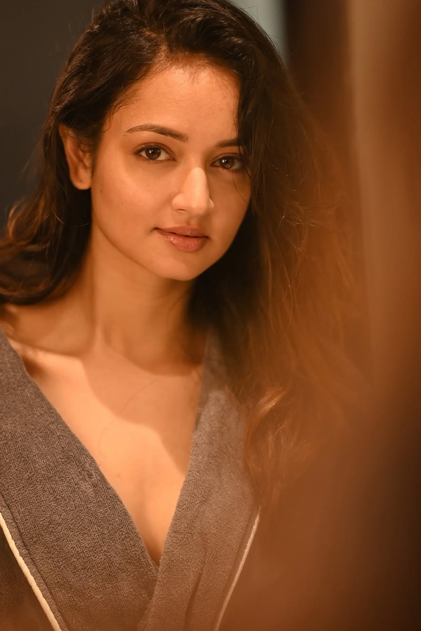 Shanvi-Srivastava-17.jpg 18