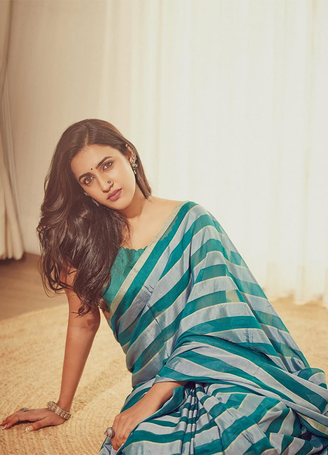 Actress_20Niharika_20Konidela_20New_20Song_20photos_20goes_20viral__20_2811_29.jpg 11
