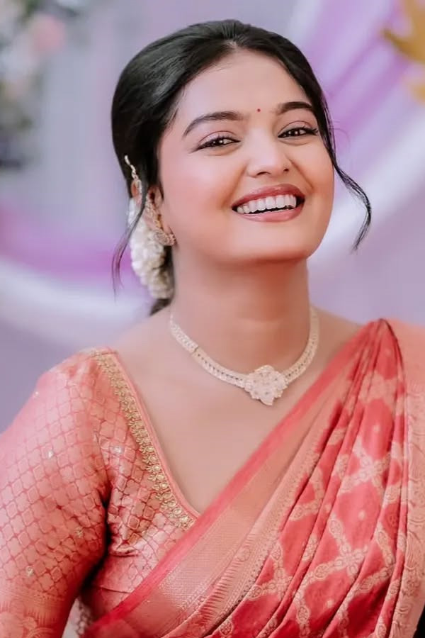Prema_20entha_20madhuram_20serial_20Actress_20varsha_20Photos_20Goes_20Viral_20on_20Social_20Media_20_289_29.jpg 11