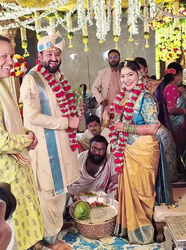 TV_20Actor_20Sai_20Kiran_20and_20Sravanthi_20Wedding_20photos_20goes_20viral__20_285_29.jpg 5
