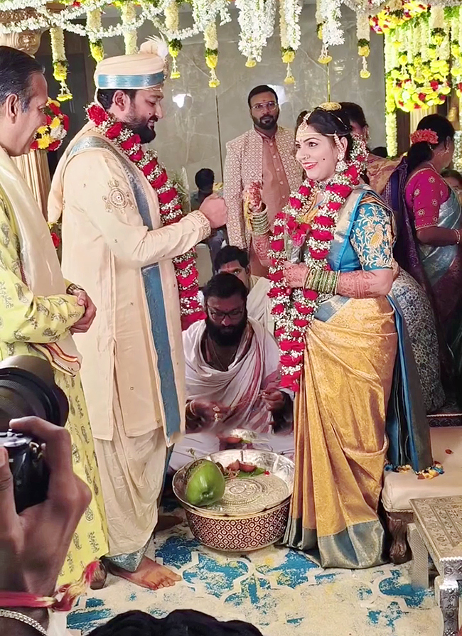 TV_20Actor_20Sai_20Kiran_20and_20Sravanthi_20Wedding_20photos_20goes_20viral__20_286_29.jpg 6