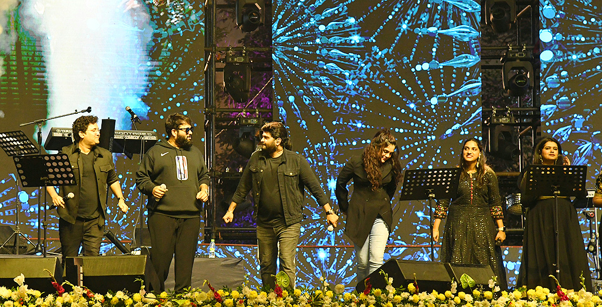 praja_20palana_20celebrations_20in_20Thaman_20Music_20Show_20Photos__20_282_29.jpg 2