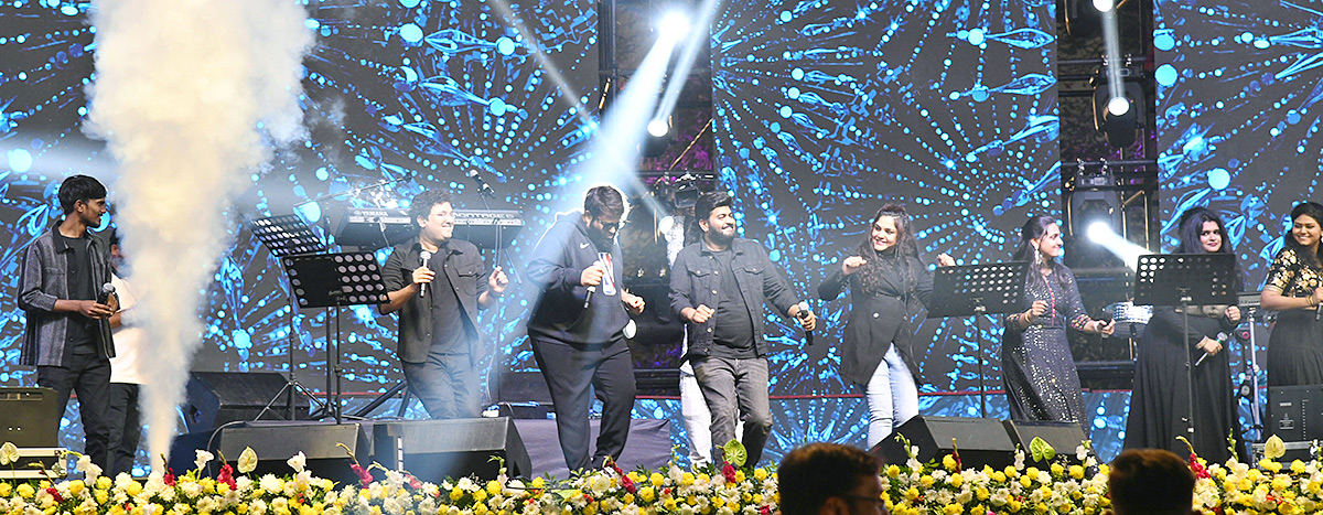 praja_20palana_20celebrations_20in_20Thaman_20Music_20Show_20Photos__20_283_29.jpg 3