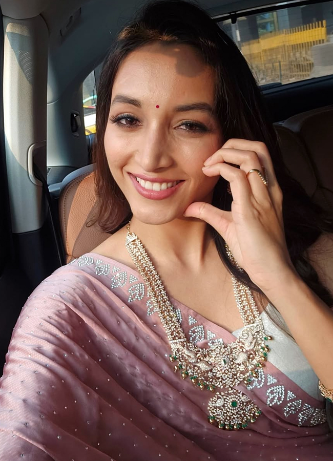 Srinidhi_20shetty14.jpg 15