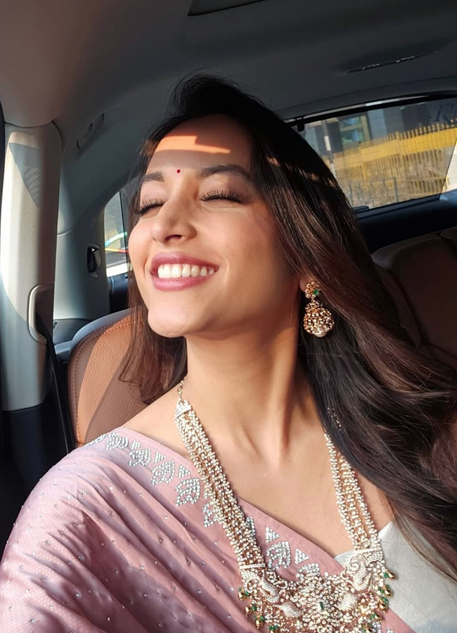 Srinidhi_20shetty15.jpg 16