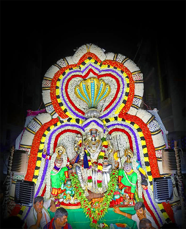 Edu_20Gangammala_20Jatara_20In_20Srikalahasti_20Photos__20_286_29.jpg 6