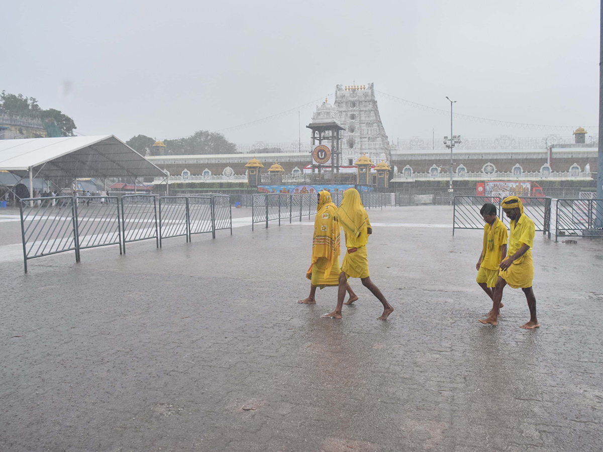 Heavy_20rain_20in_20tirumala_20today_20photos_12.jpg 12