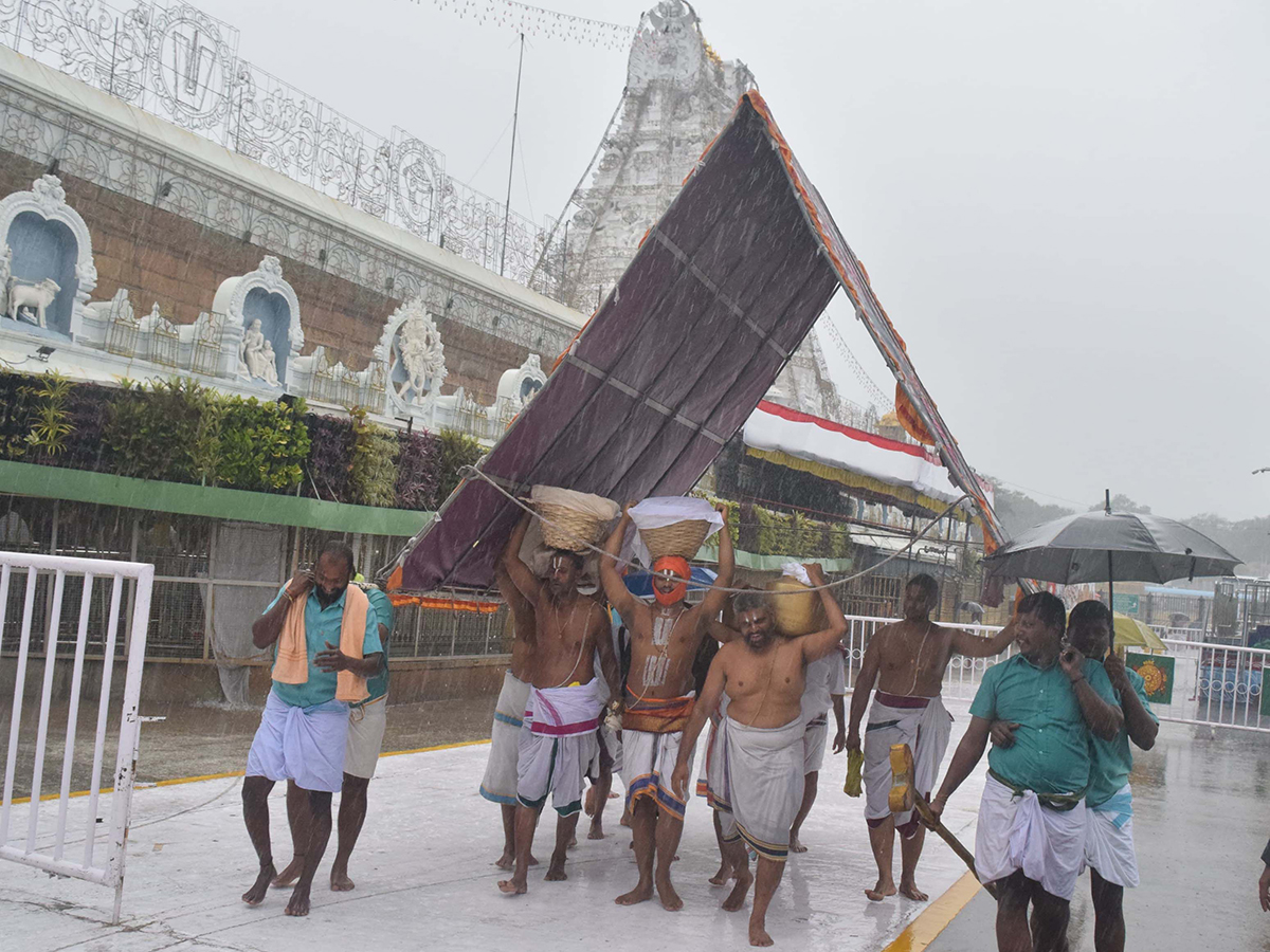 Heavy_20rain_20in_20tirumala_20today_20photos_16.jpg 16