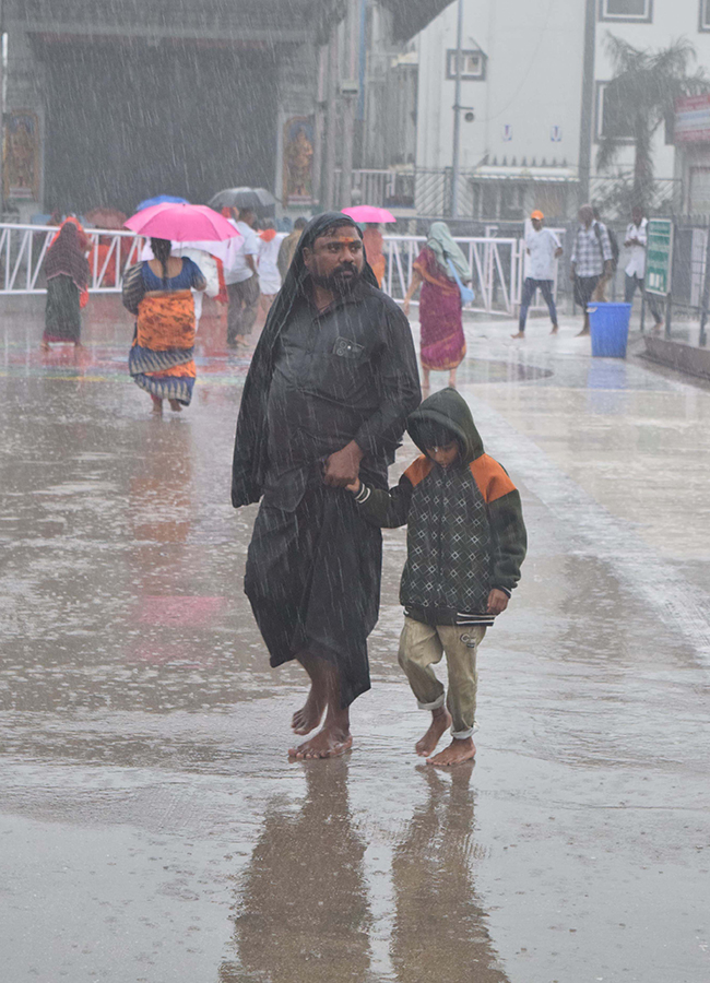 Heavy_20rain_20in_20tirumala_20today_20photos_20.jpg 19