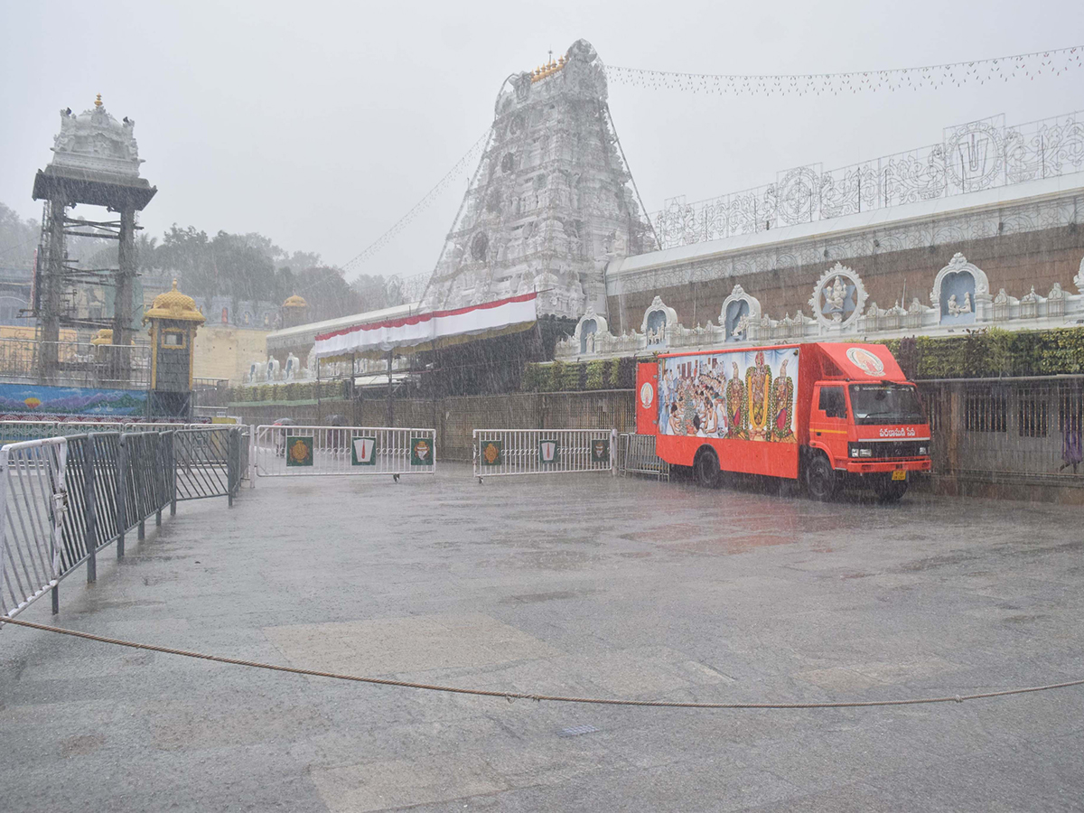 Heavy_20rain_20in_20tirumala_20today_20photos_6.jpg 6