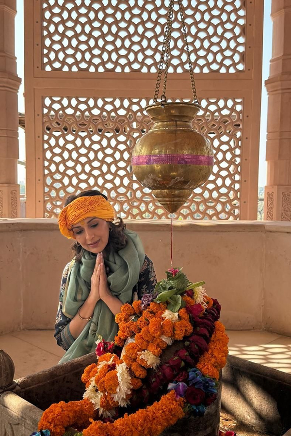 Sonali-Bendre-10_0.jpg 11