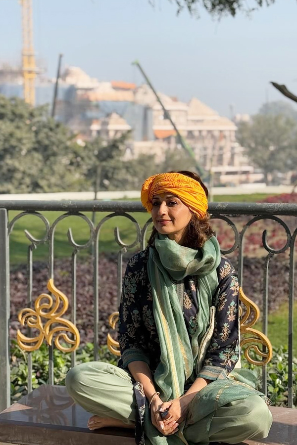 Sonali-Bendre-8_0.jpg 9