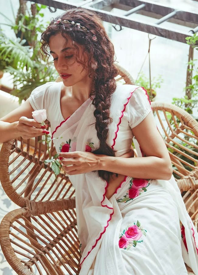 Tapsee_20Ponnu14.jpg 15