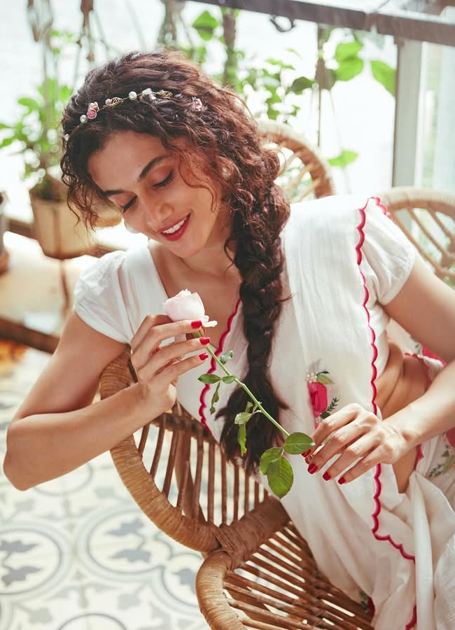 Tapsee_20Ponnu15.jpg 16