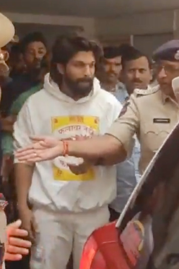 Actor_20Allu_20Arjun_20arrested_20in_20Sandhya_20Theatre_20stampede_20case_20Photos_20Viral_20_286_29.jpg 7