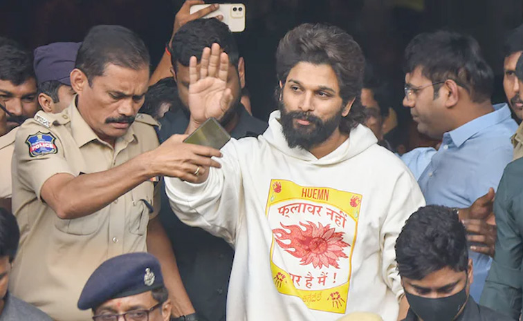 Actor_20Allu_20Arjun_20arrested_20in_20Sandhya_20Theatre_20stampede_20case_20Photos_20Viral_20_289_29.jpg 1