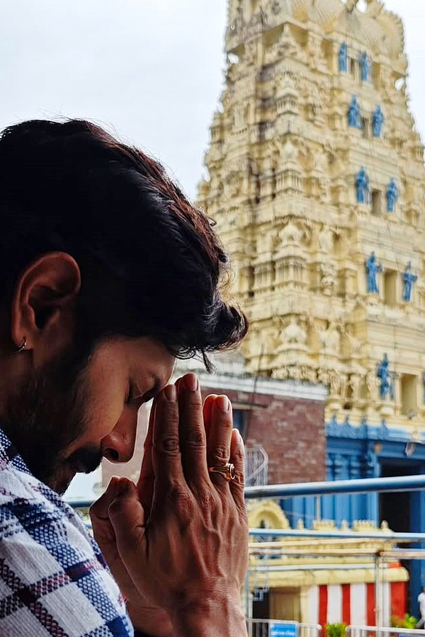 Bigg_20Boss_20Telugu_20Season_202_20Winner_20Kaushal_20Manda_20Visit_20SimhaChalam_20Temple_20Along_20With_20Family_20Photos_20_281_29.jpg 2