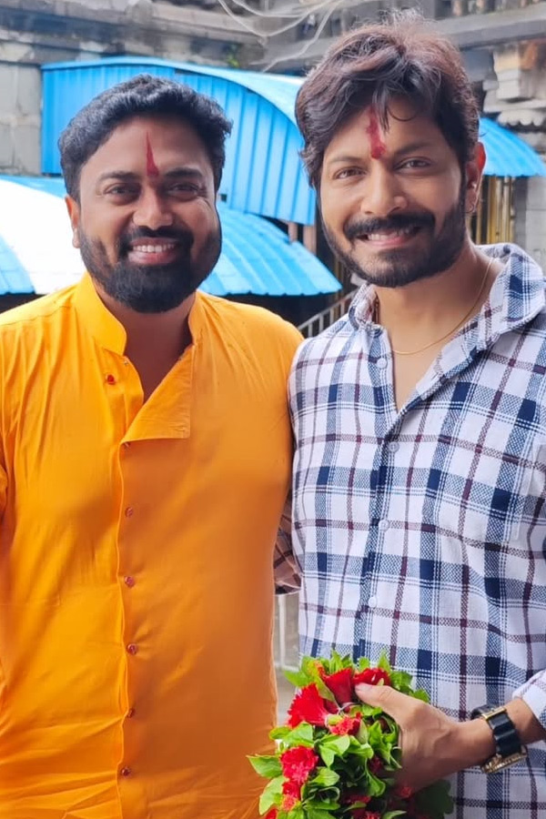Bigg_20Boss_20Telugu_20Season_202_20Winner_20Kaushal_20Manda_20Visit_20SimhaChalam_20Temple_20Along_20With_20Family_20Photos_20_288_29.jpg 7